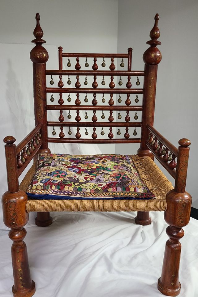 Downsizing online auction unique items by Finding Joy Estate sales.