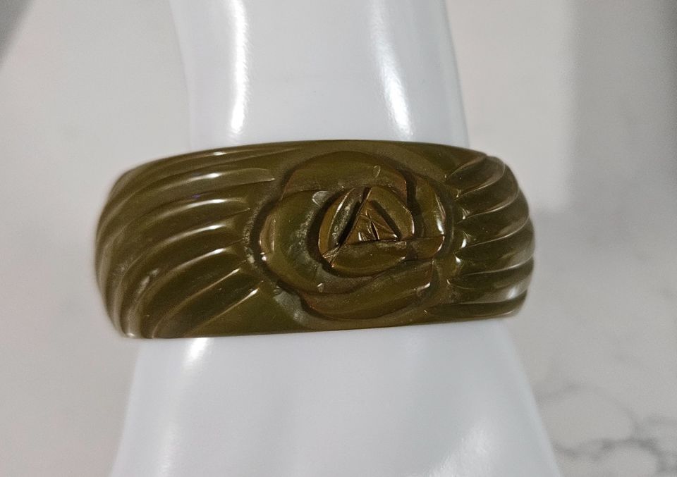 Reduced Prices - Vintage ESTATE COSTUME JEWELRY * SALE ~ Rhinestones Bakelite & MORE: FREE Ship