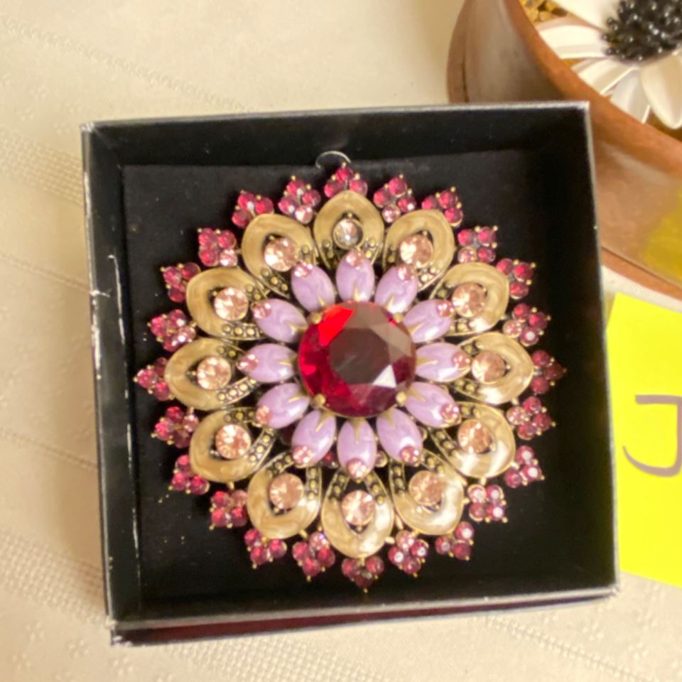 1/2 Price Books, Sports, Jewelry, Perfumes Treasure Sale South County by Six Pence Estate Sales