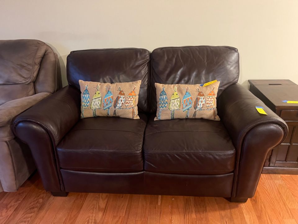 LR 129 Brown Pleather Love Seat bidding ends 1/4 10.00