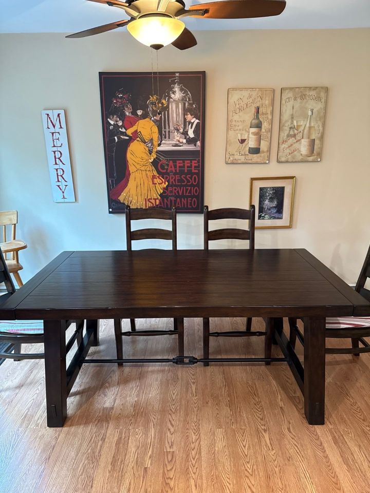 Like New Stylish and Contemporary Furniture and Housewares