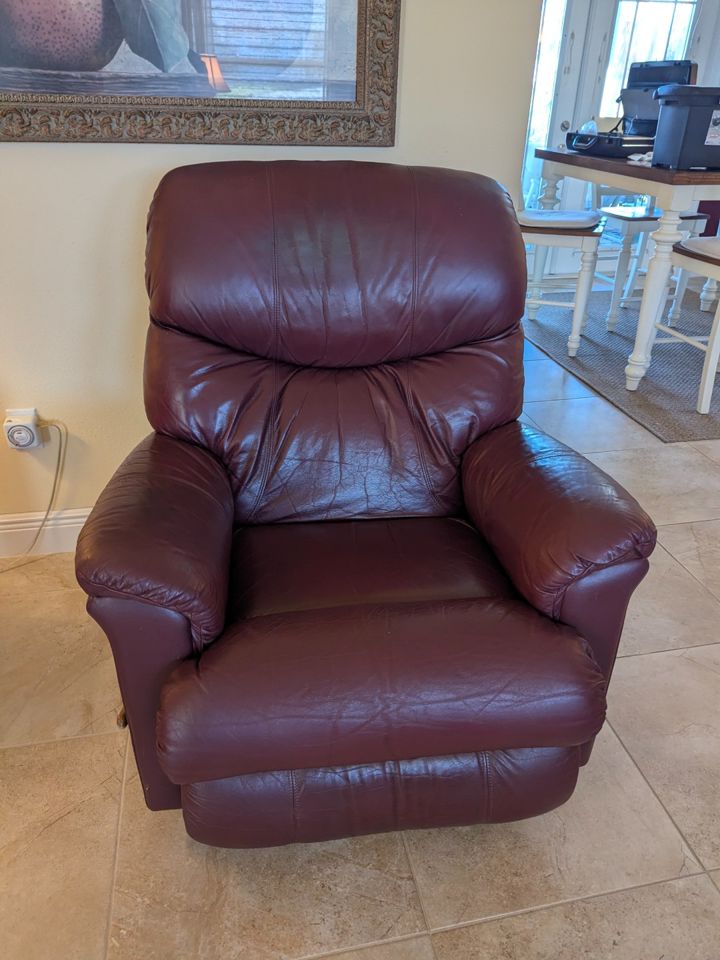 Round the Tree Estate Sale !  