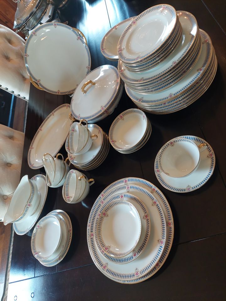 ABOUT THE HOUSE Online Estate Sale in Richardson