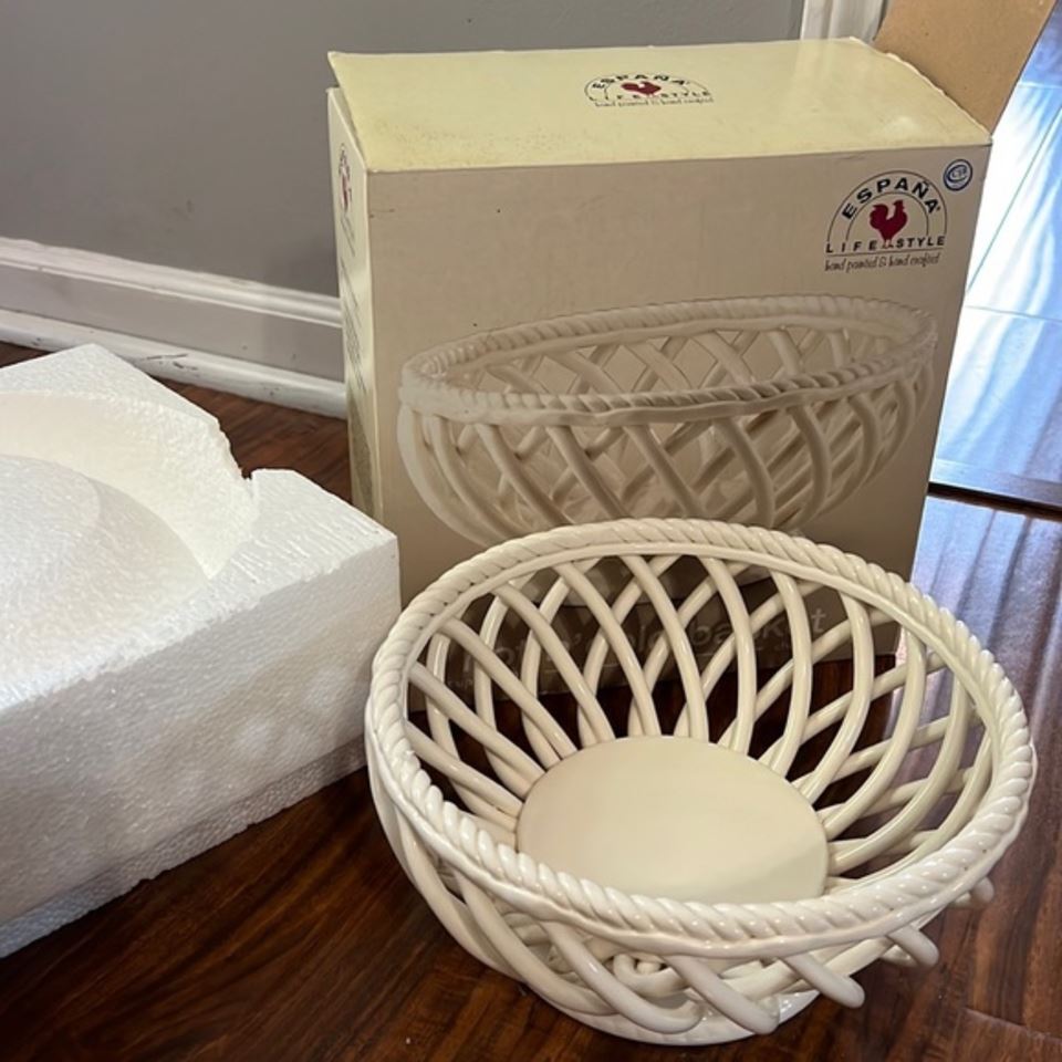 Serveware/Tablescapes/Entertaining/Hospitality - Peddling Post: