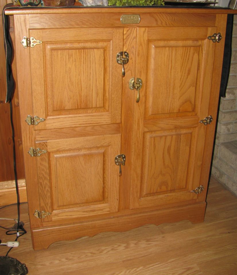 Online Downsizing Auction