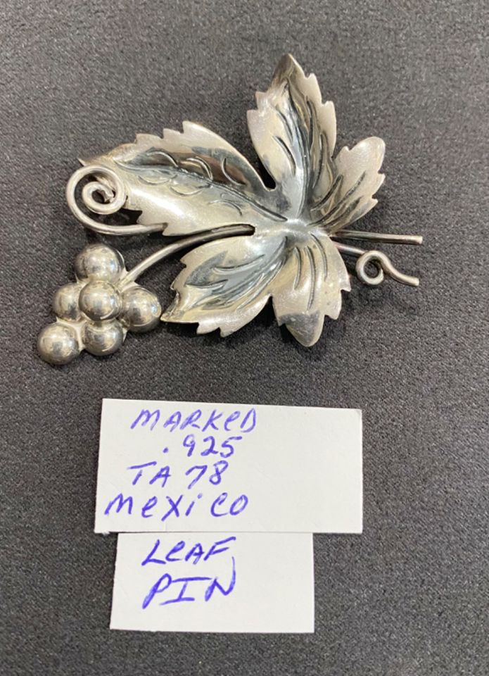 Online Estate Sale Auction - Jewelry Lots - Silver Brooches 