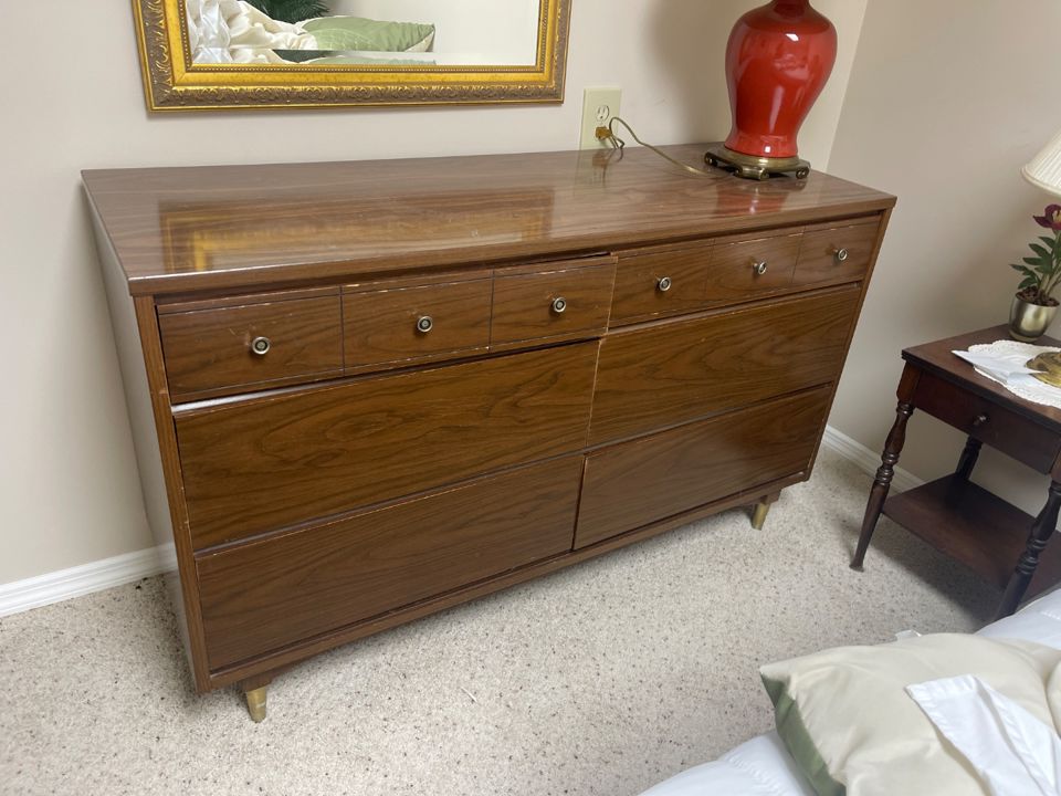 Edwardsville Sports Memorabilia, furniture, decor, and collectibles