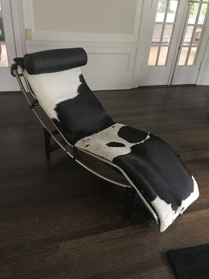 ONLINE SALE - Nantucket Meets Mid Century Modern in Winnetka