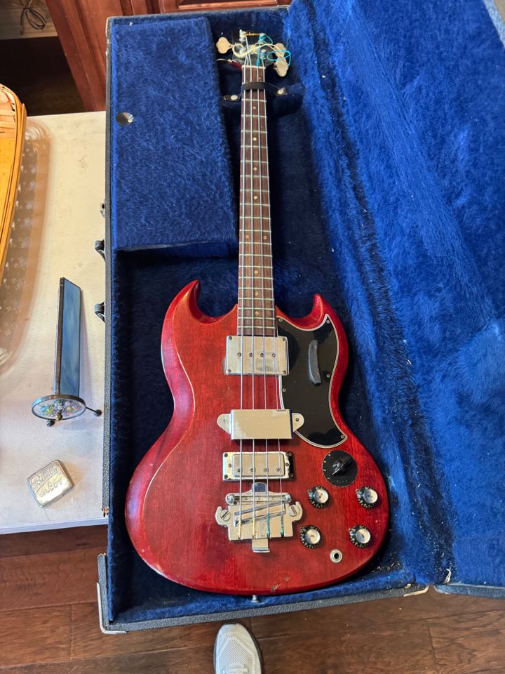 Ovilla collectibles include, Gibson Bass, Nike, IPod, Gold, Longaberger, Crystal lamps, &..