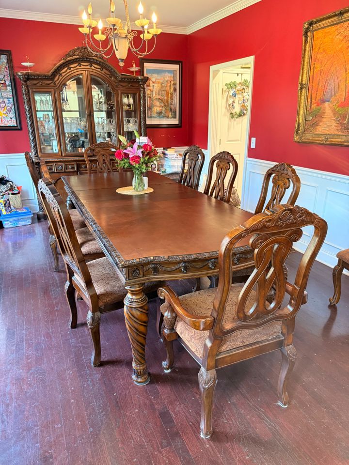 Suzies Estate Sale HUH