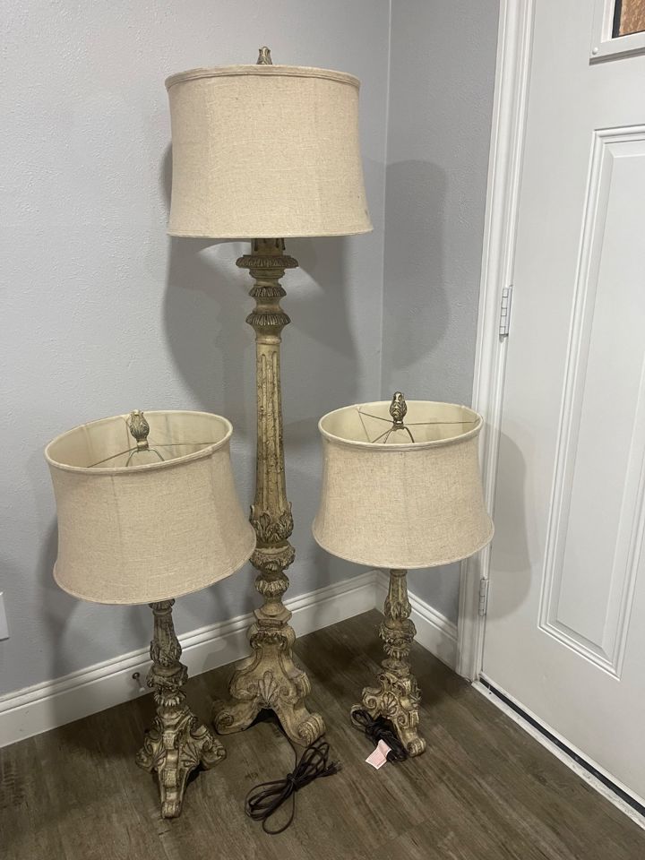 Home/Holiday Decor and More Online Only Auction 
