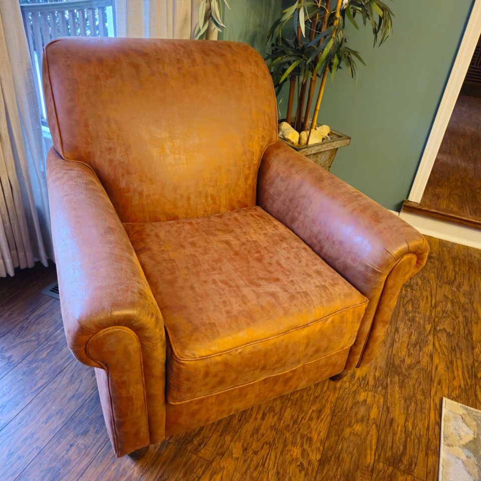 BUY ONLINE!  Great prices - Wicker furniture, hope chest, X Large dining table & chairs - PLYMOUTH