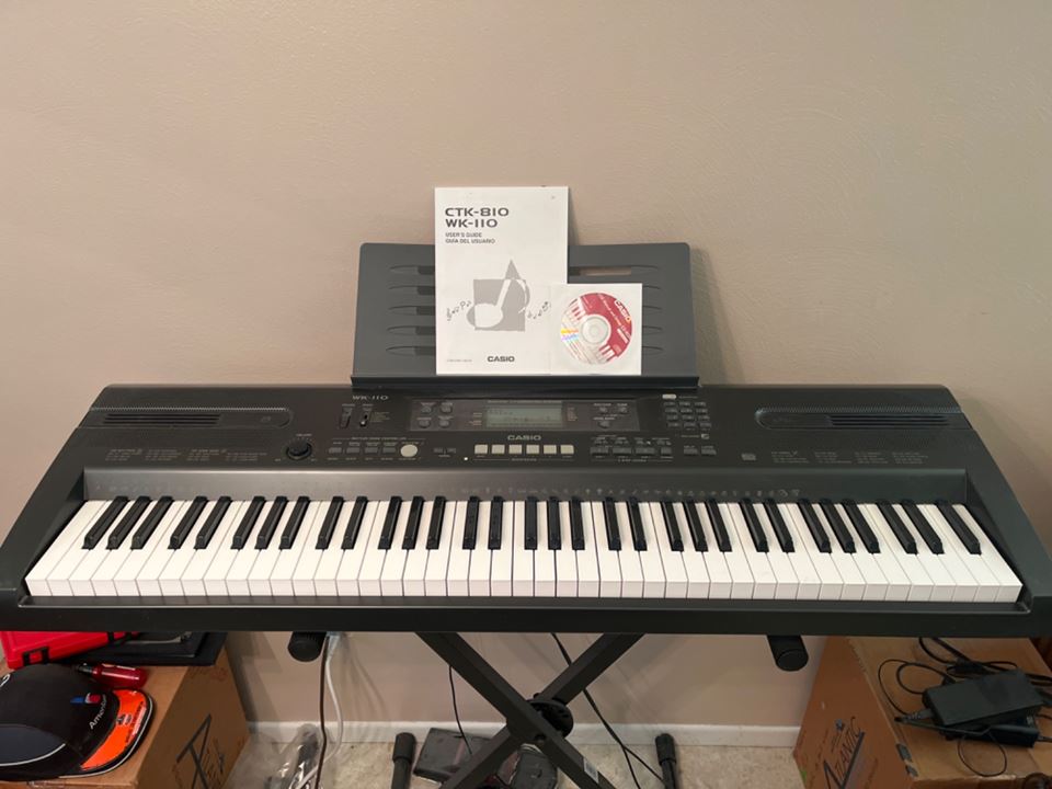 Casio WK110 76Key Keyboard Synthesizer with Stand! Preowned bidding