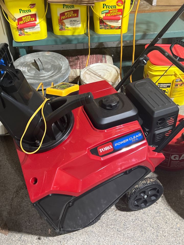 Toro Power Clear 721e Snowblower bidding ends 6/20 $122.00 ...