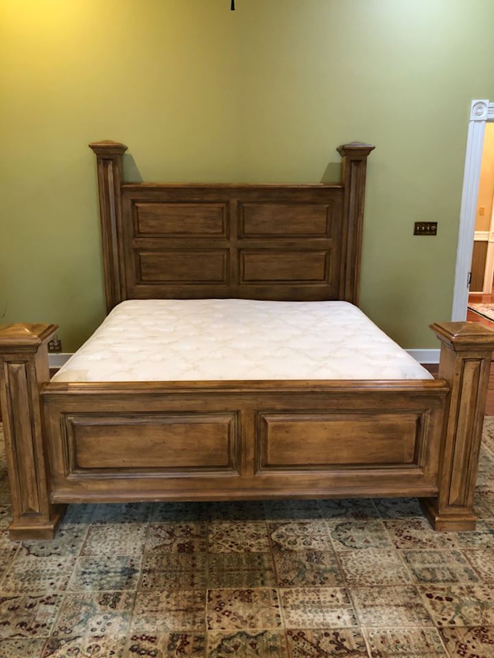 High End Treasures in Andersonville Online Auction 