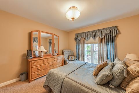 Queen Size Bedspread & Accompanying Pillows`