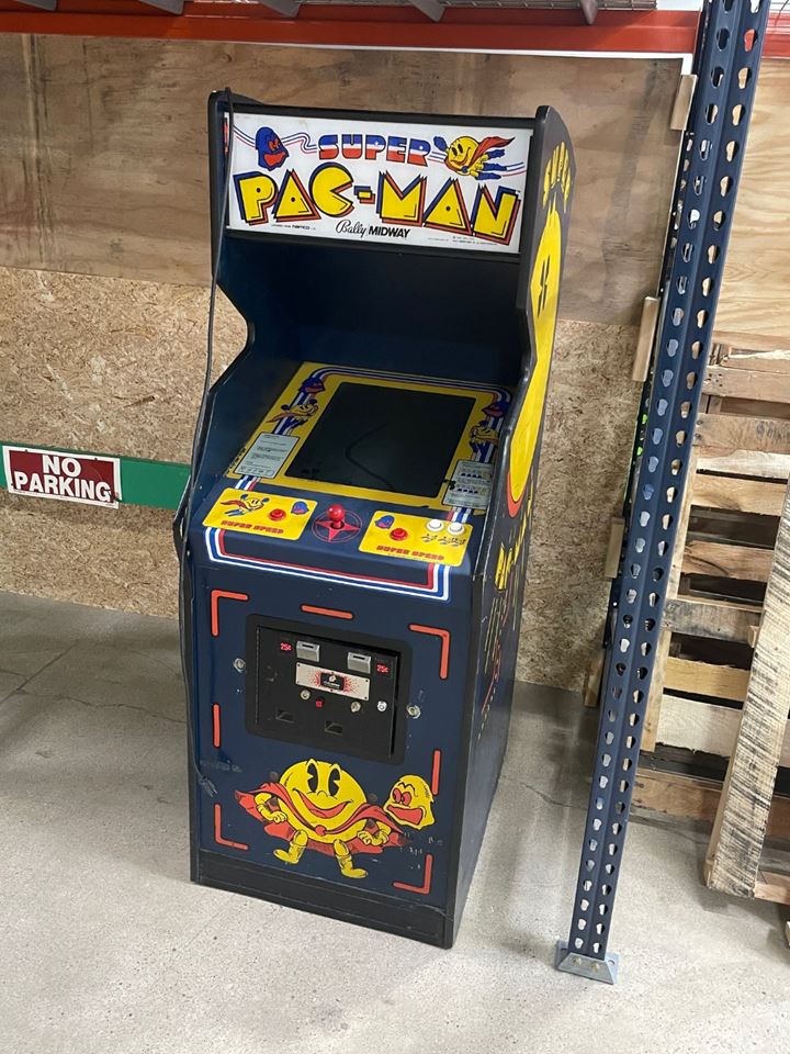 Super Pac Man Arcade Game, Vintage Coin Op Horse, Waterford & More in Lake Bluff (Treadway)