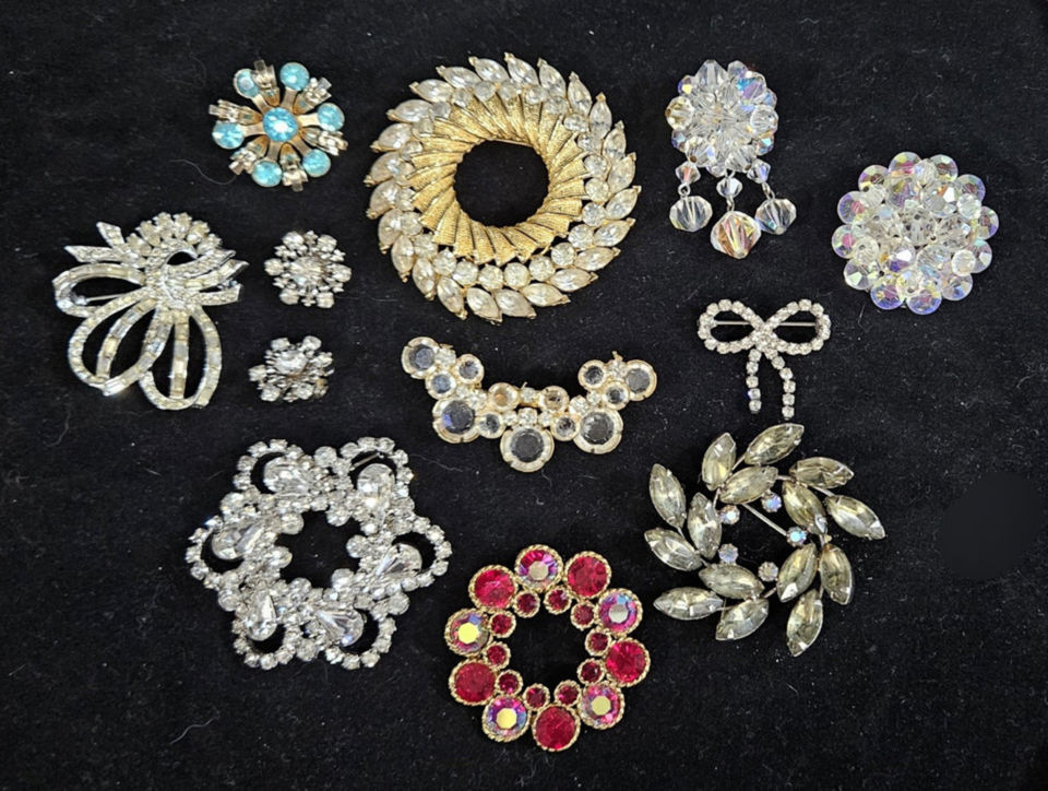 Vintage ESTATE COSTUME JEWELRY * SALE ~ Rhinestones Bakelite & MORE ~ FREE Shipping  ~