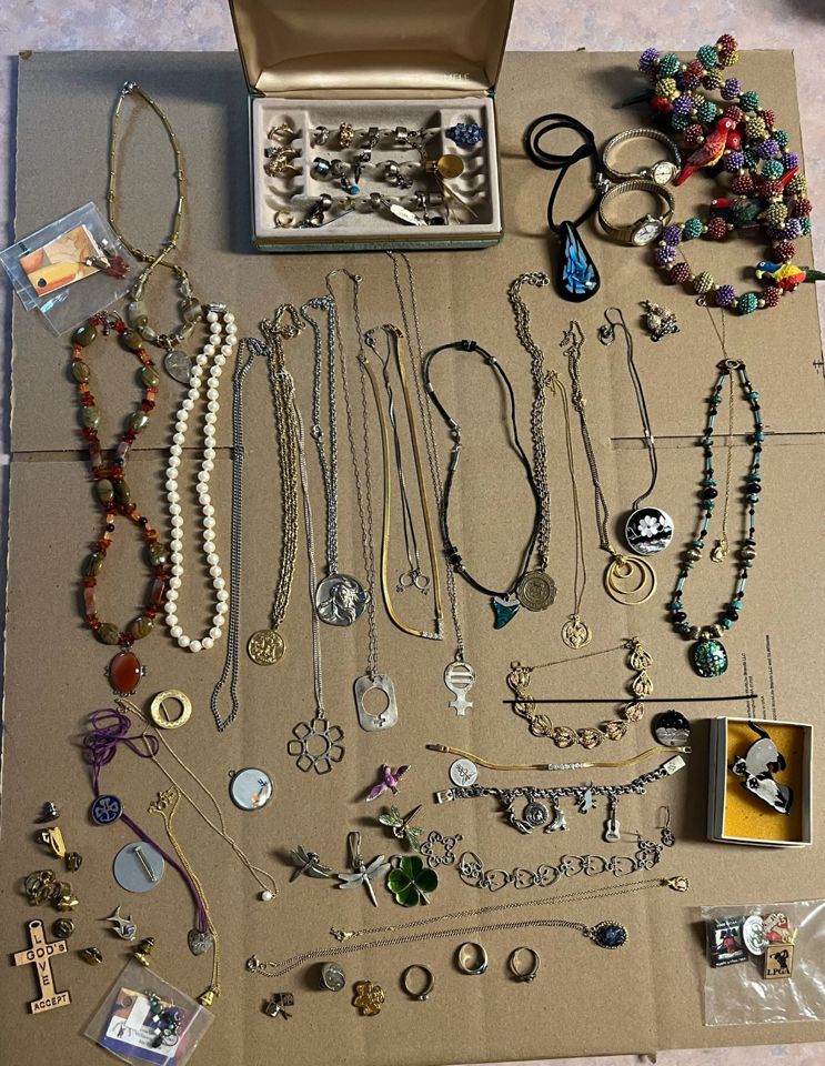 Lot 6 Assorted Estate Jewelry lot and Jewelry plastic holder bidding ...