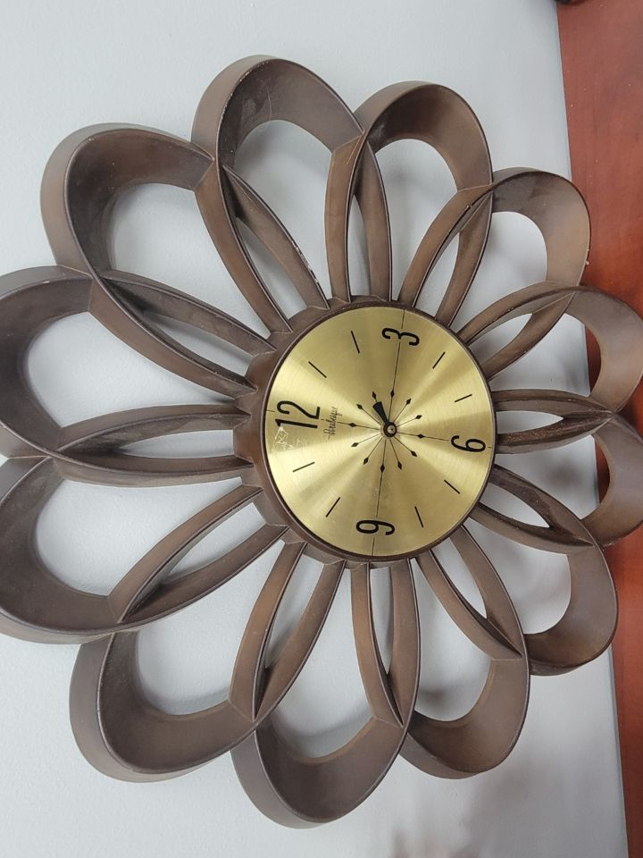 Vintage Burwood Wall Clock 4062 MCM Arabesque Atomic Flower