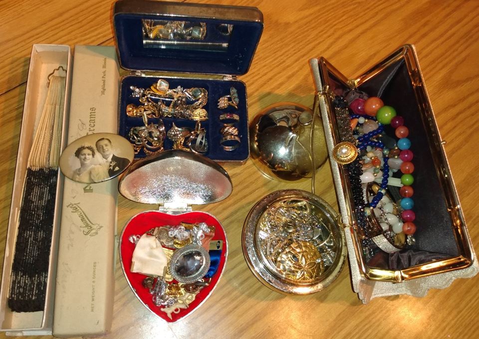 Online only auction, must be picked up within 7 days/shipping available 