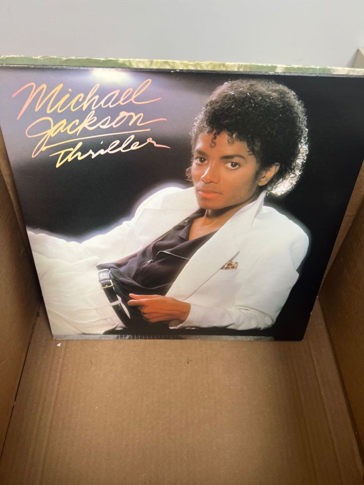 Fantastic South Co. Estate: Vintage Vinyl, Belleek, Hummel’s & MORE!