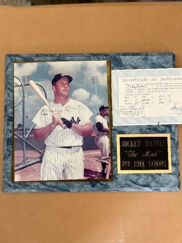 Busy Bee: Signed Sports Memorabilia Auction 