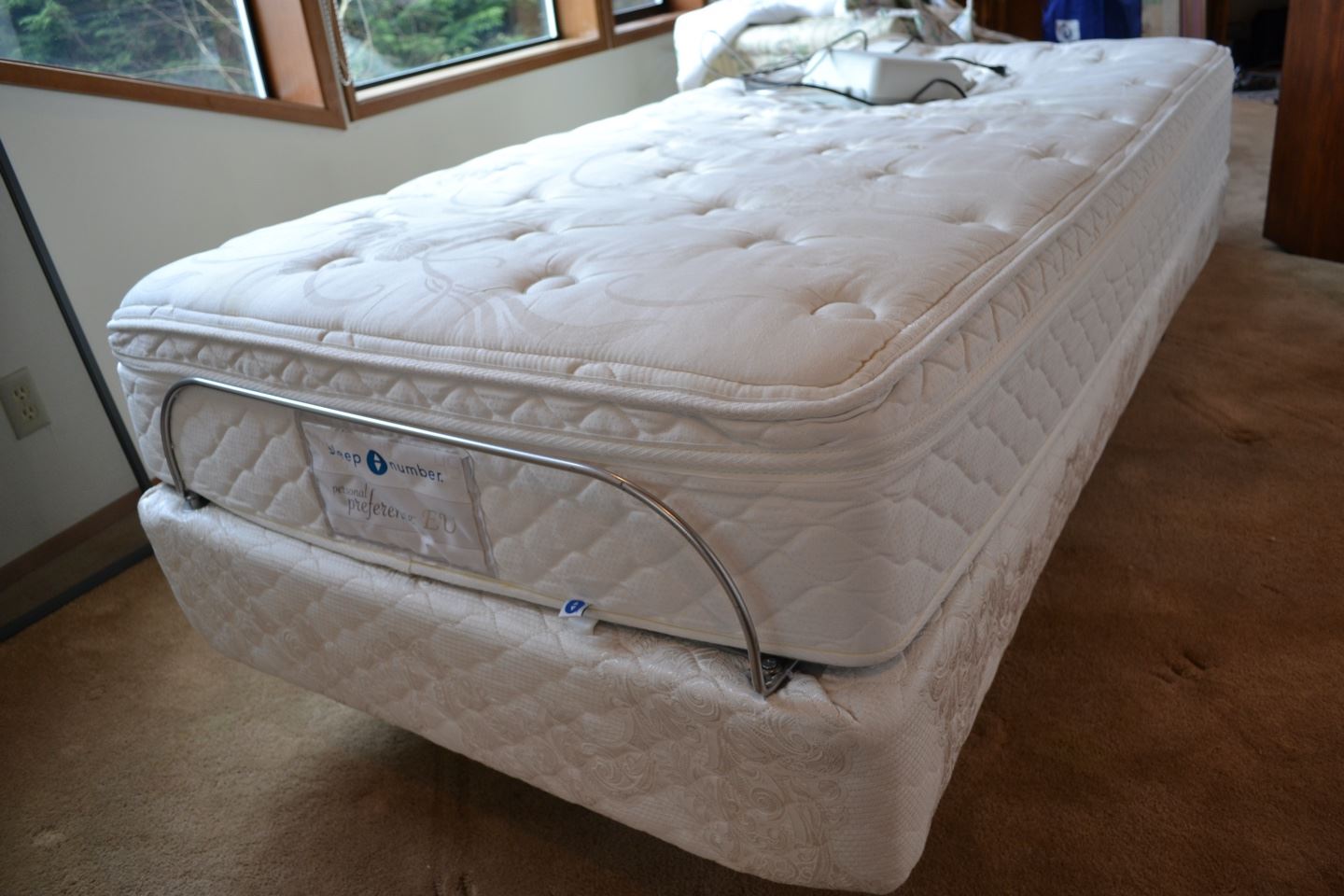 335 Sleep Number Twin Bed bidding ends 3/22 11.00