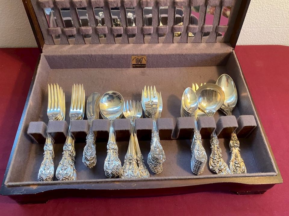 **Girlfriends Redmond On-Line Estate Sale**