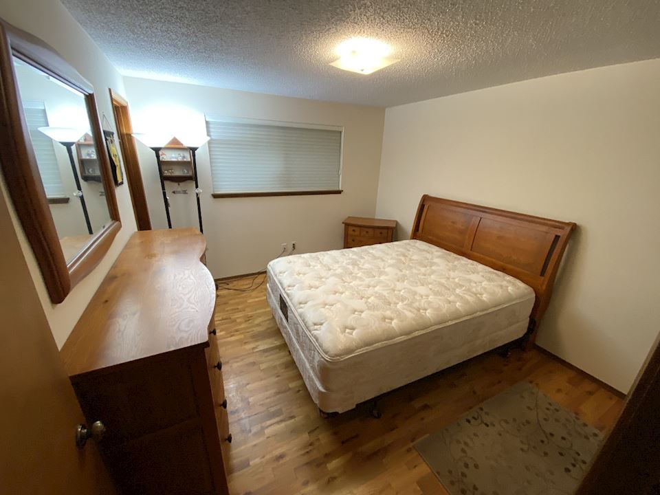 Barkers Estate Sales (Enumclaw) ON-LINE Sale