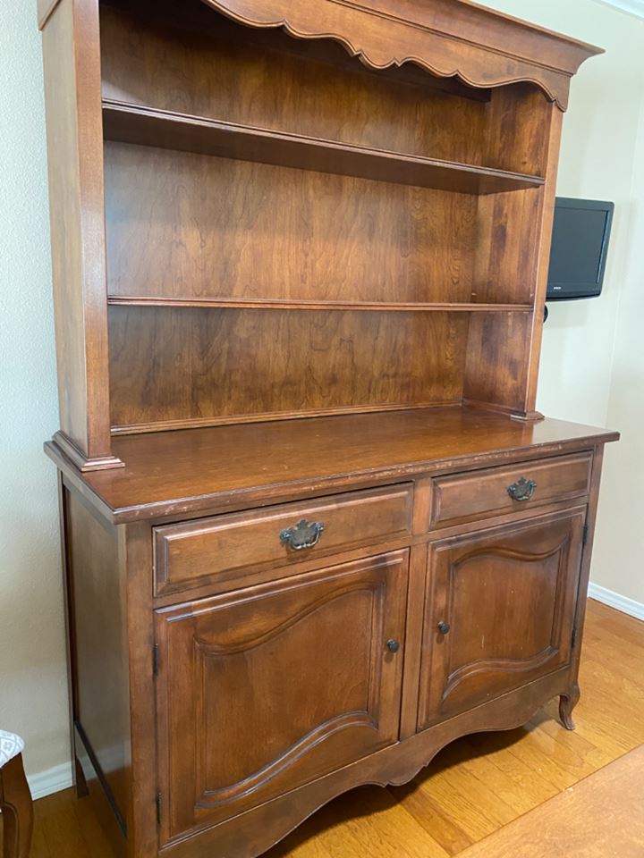 PRICES REDUCED. ONLINE AUCTION ONLY.. SUNNYLAND  ESTATE SALES PRESENTS “ A WELL LOVED COLLECTION”