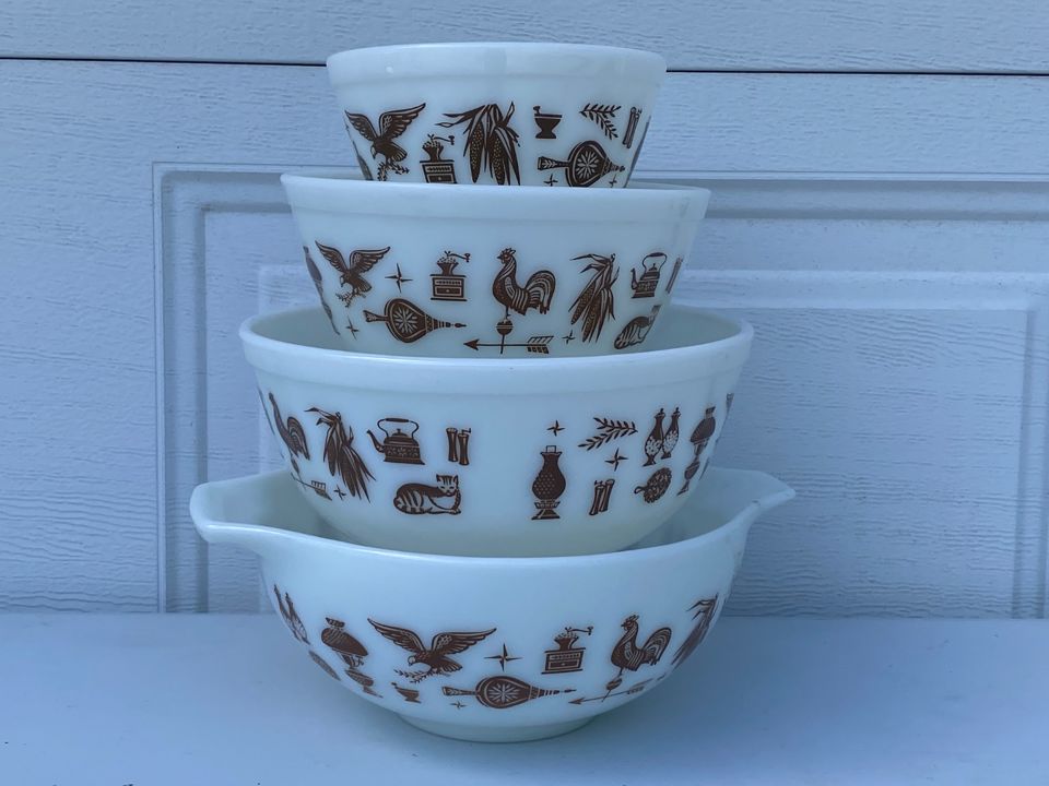 Sandwich Kitchen Collectibles Auction