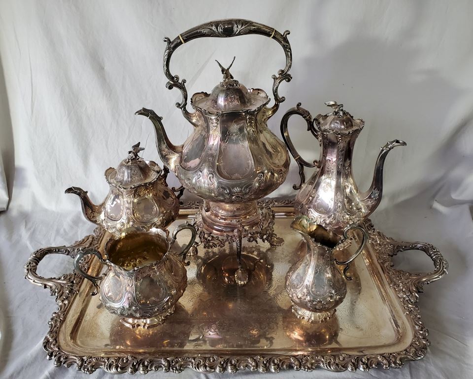 Online Estate Sale: Antiques, Decor, Quality Furniture, Mirrors, Clocks, Watches, Trains