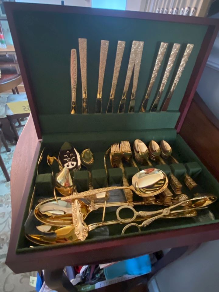 Crestwood Online Estate