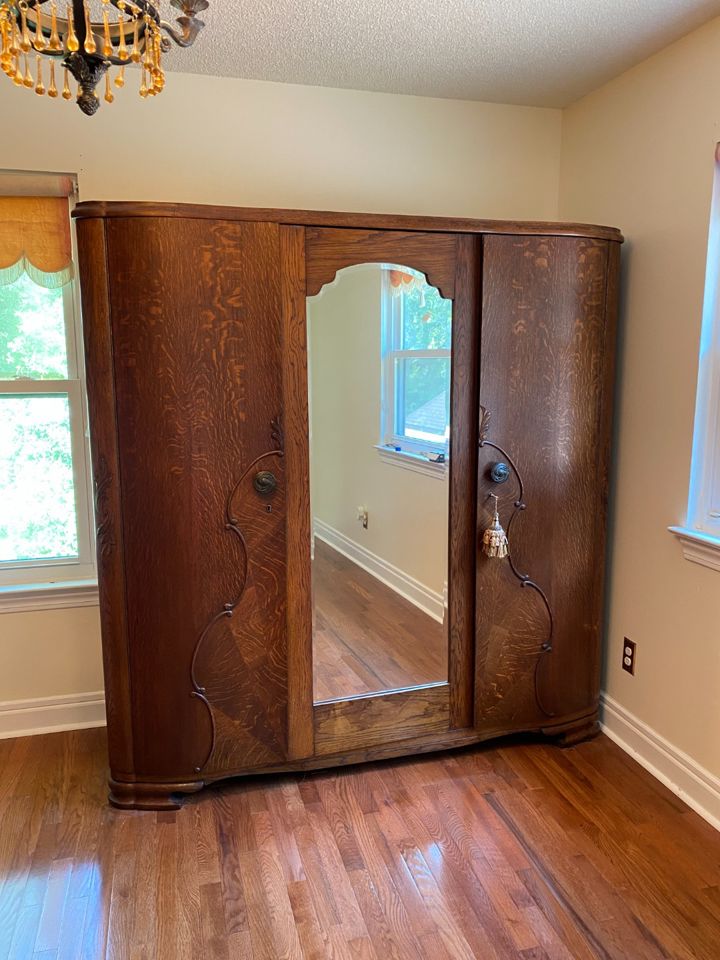 Downsizing Furniture Sale in Daphne