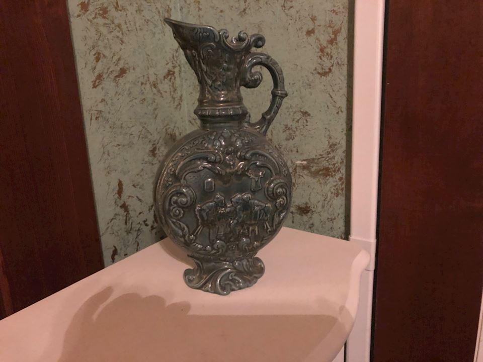 ONLINE Crow Mansion Auction