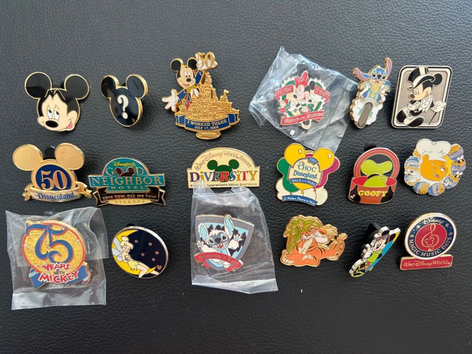 MASSIVE DISNEY PIN COLLECTION