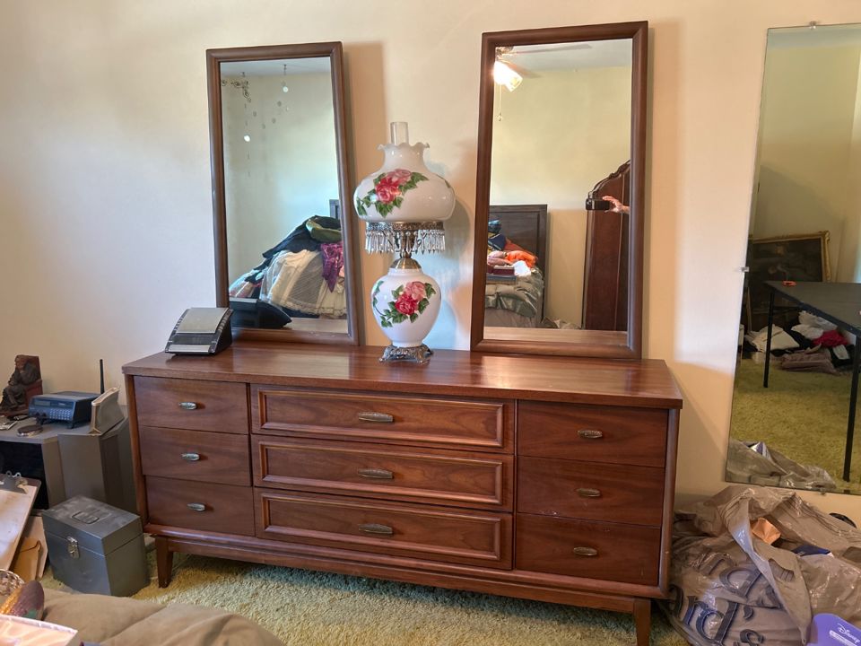 Vintage Crestwood Estate: Furniture, Cameras & Decor