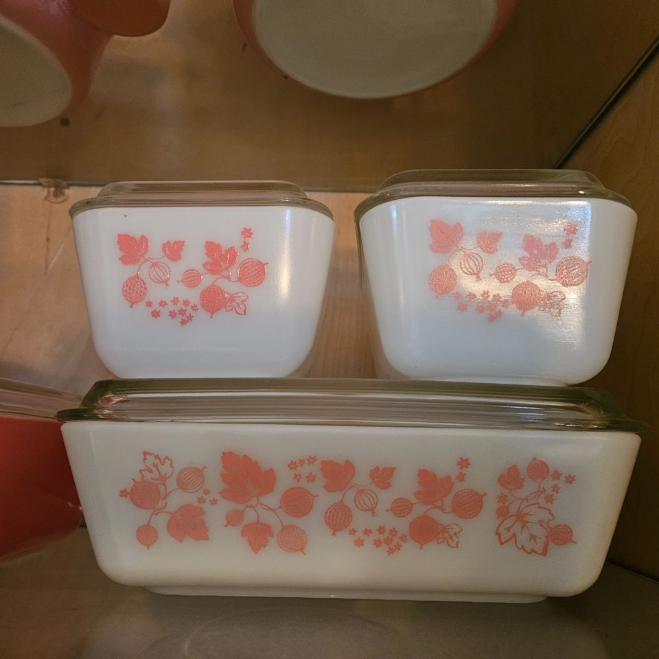 BUY ONLINE - Pink Pyrex, Vintage Barbies, Collectibles