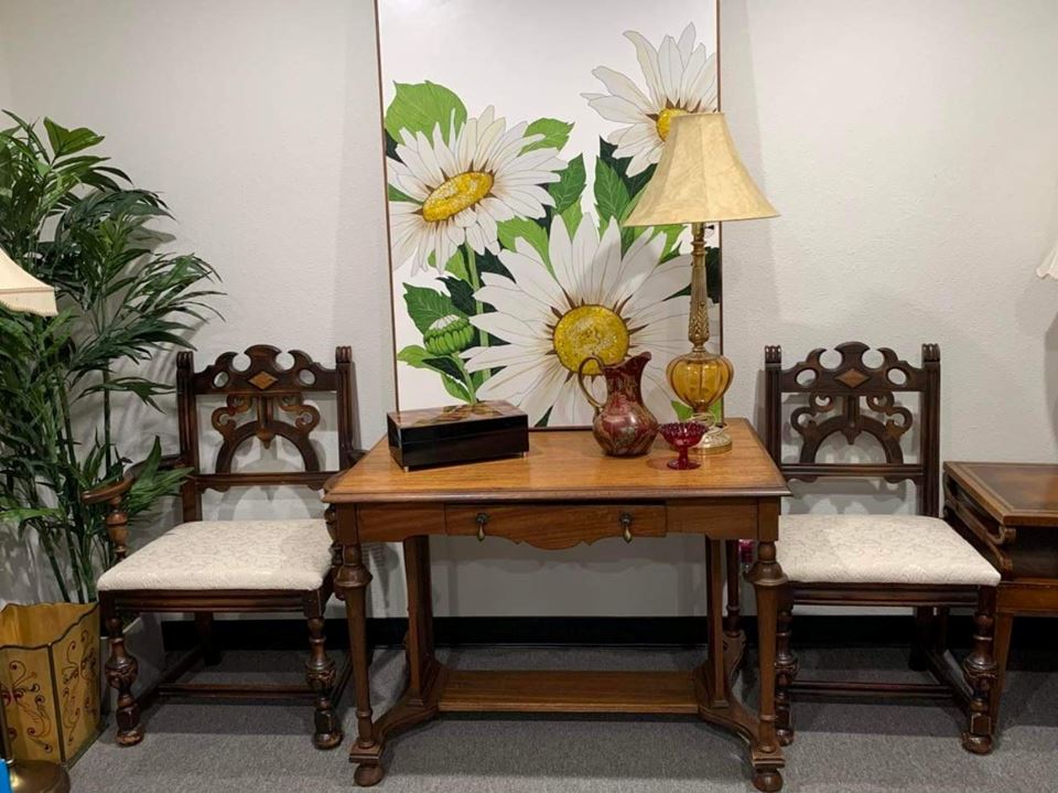 Holiday sale in Agoura Hills