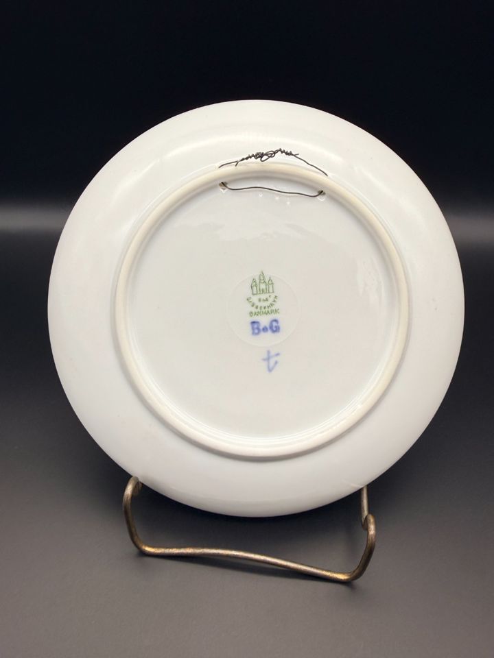 1929 Bing & Grondahl Christmas plate bidding ends 10/5 $65.00