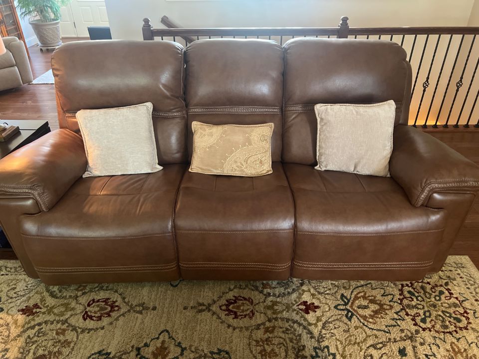Wentzville Executive Estate: NICE Furniture, Decor & Fantastic Household Items