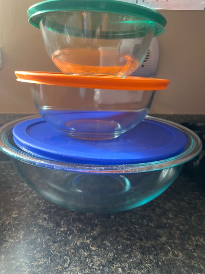 K 1537 Pyrex Glass Mixing Bowls with Lids bidding ends 2/15 3.00