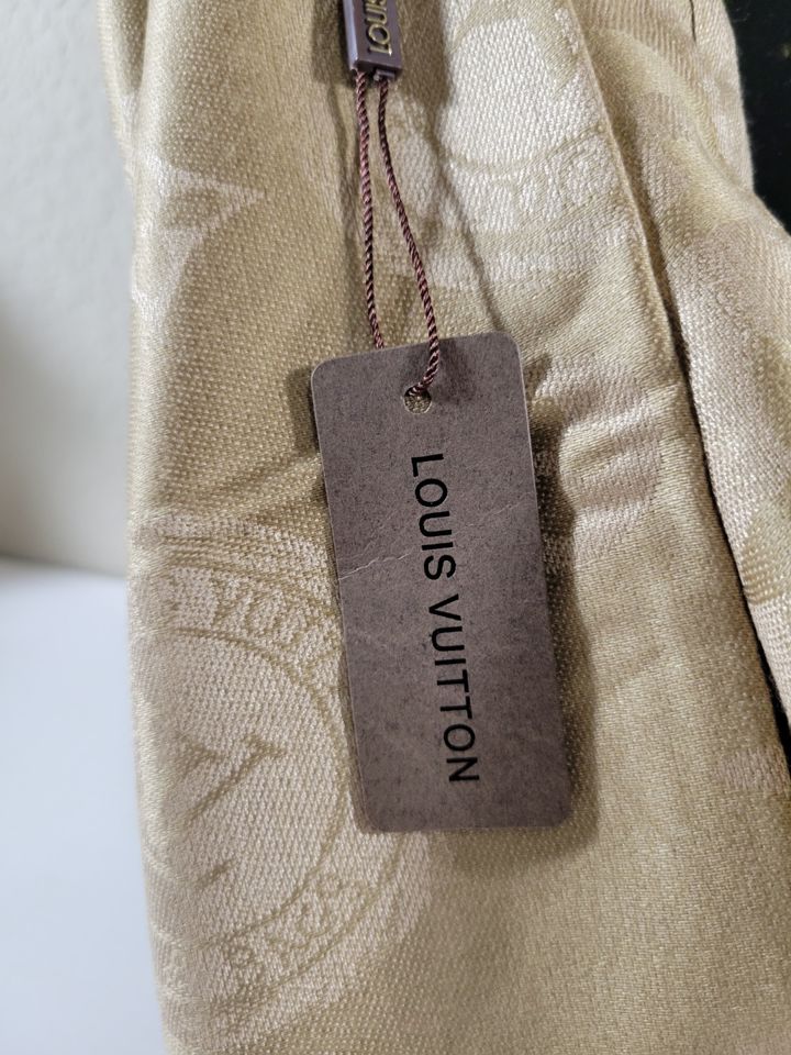 Authentic Louis Vuitton Scarf/Shawl Nwot Vintage bidding ends 11/30 $245.00