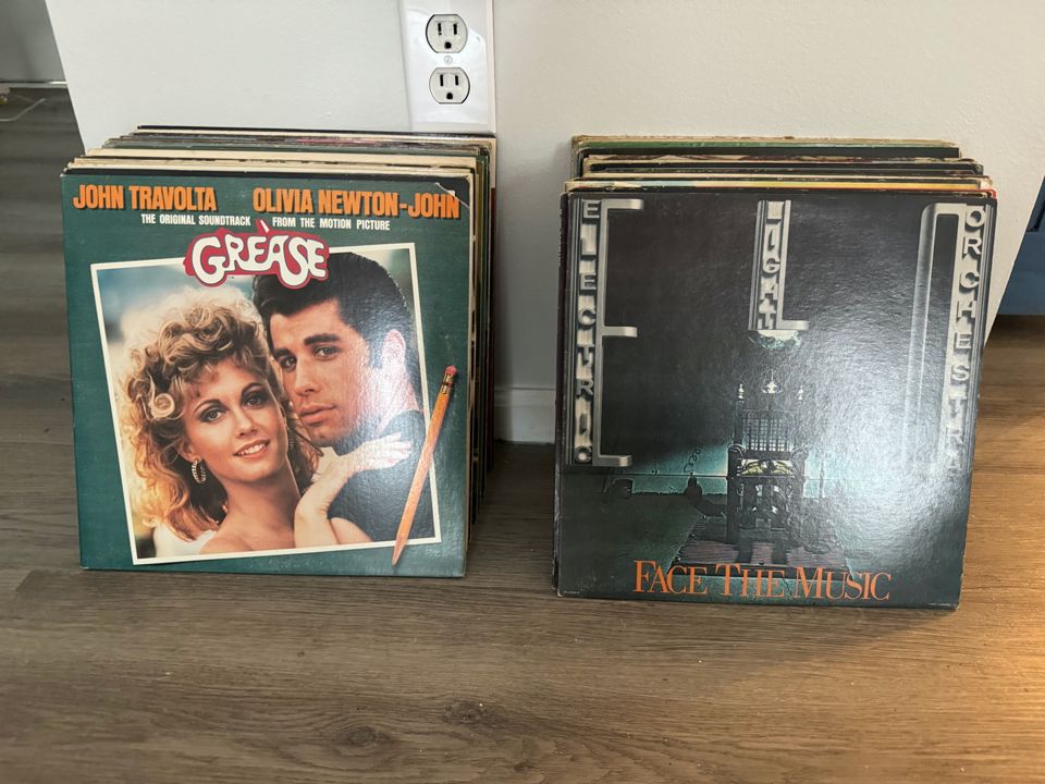 Final hour!!  Nice Furniture,  Everything You Might Want in this ONLINE ONLY LOCAL AUCTION by MoMo