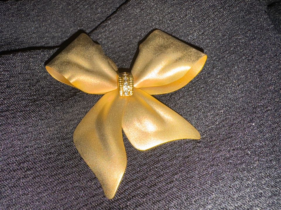 Consignment FUN: Let’s Bring Back The BROOCH : ELEGANCE : ELEGENCE