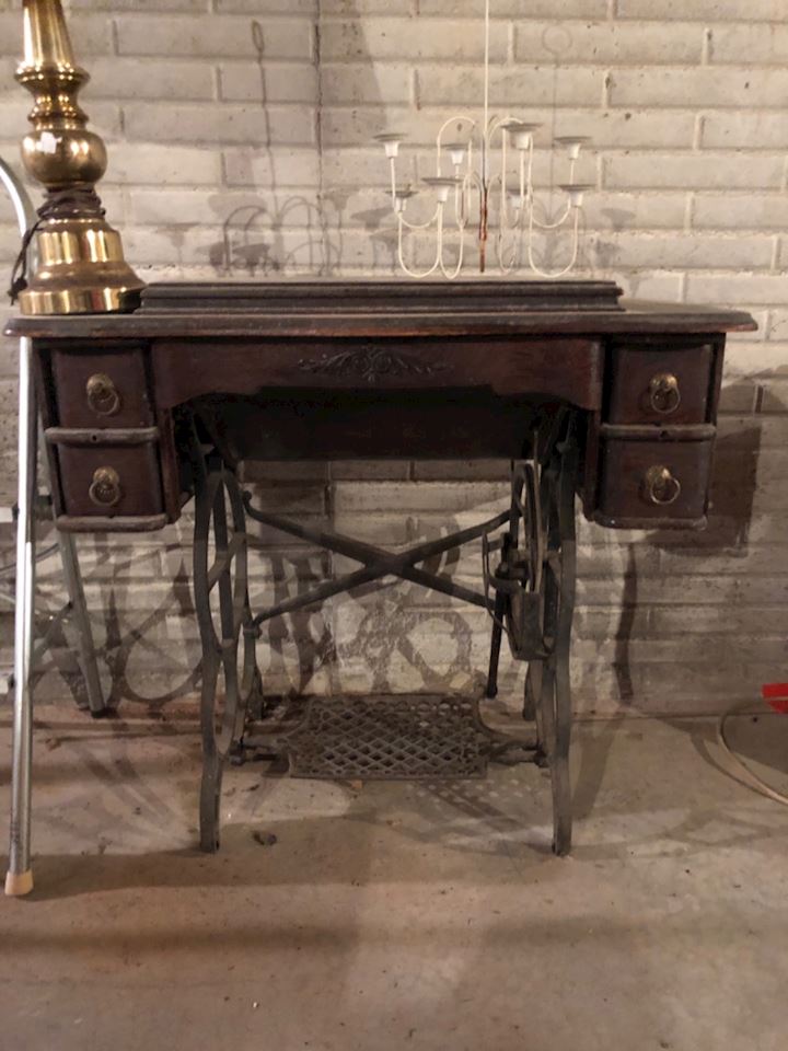 Antique Sewing Table C1252 4 29 225 00 Estatesales Net