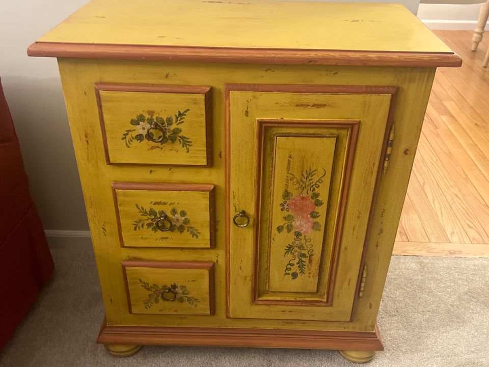 Fantastic Chesterfield Estate: P. Buckley Moss Art, French Country Furniture, Decor & Clothing