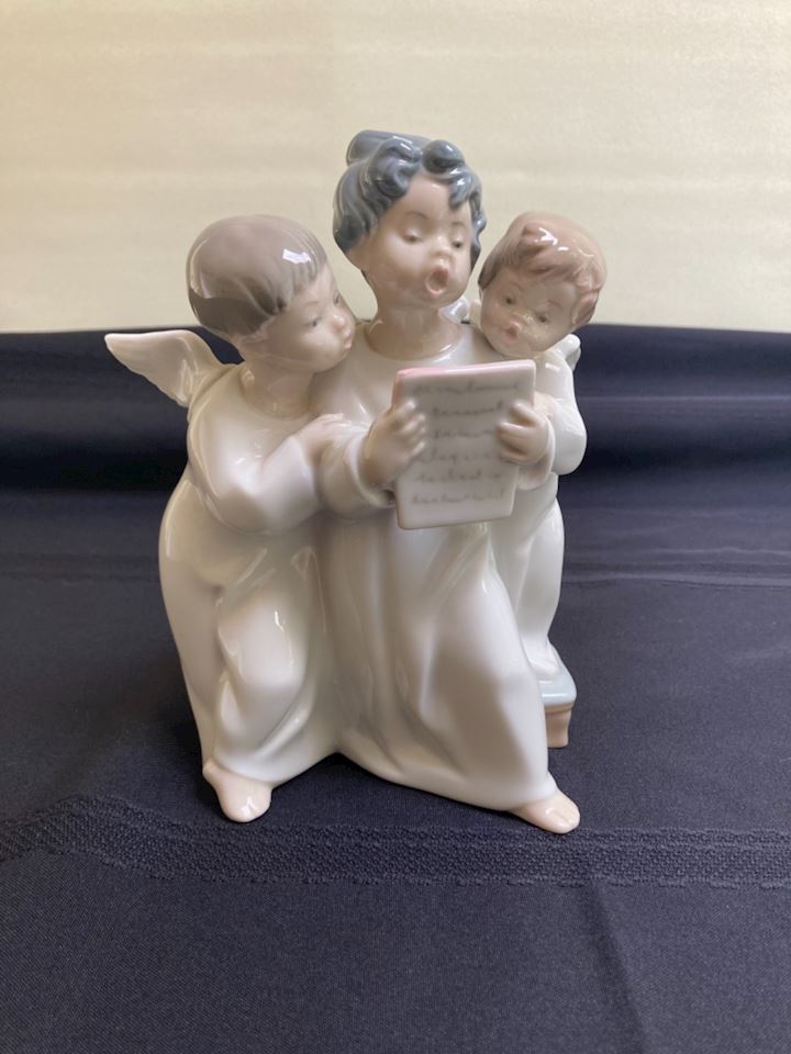  Lladros & Collectible Dolls in Crystal Lake (Treadway)