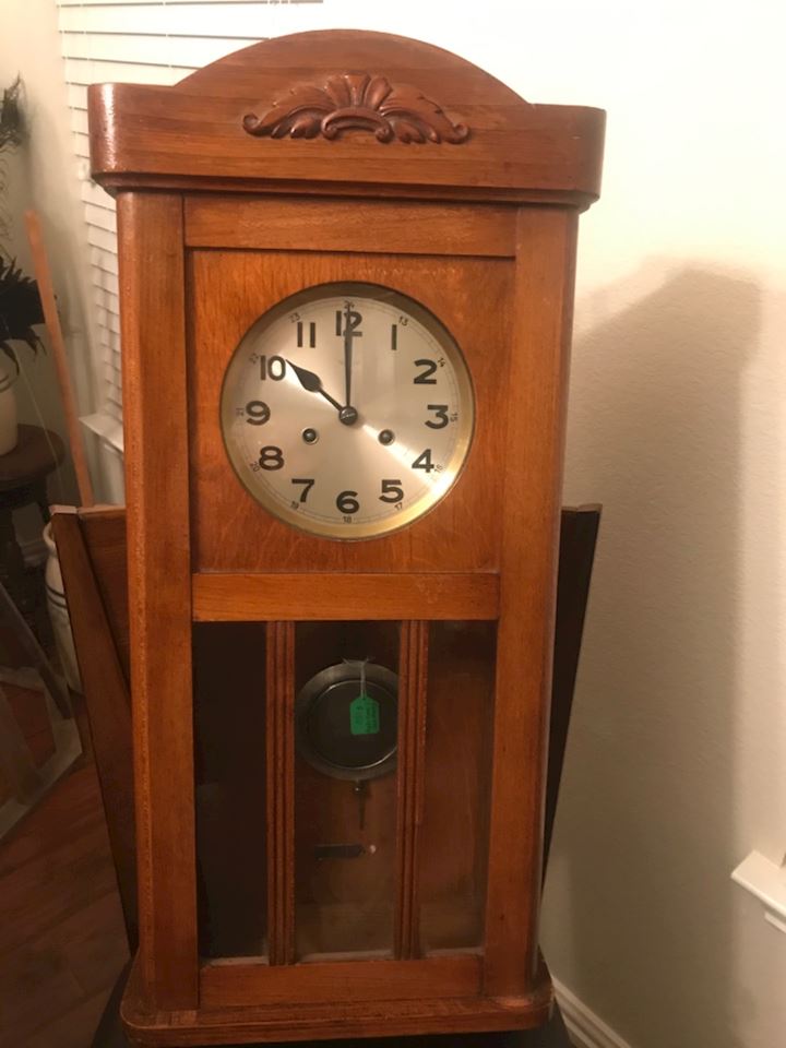 Vintage Wall Clock Has Key 5 4 75 00 Estates Net